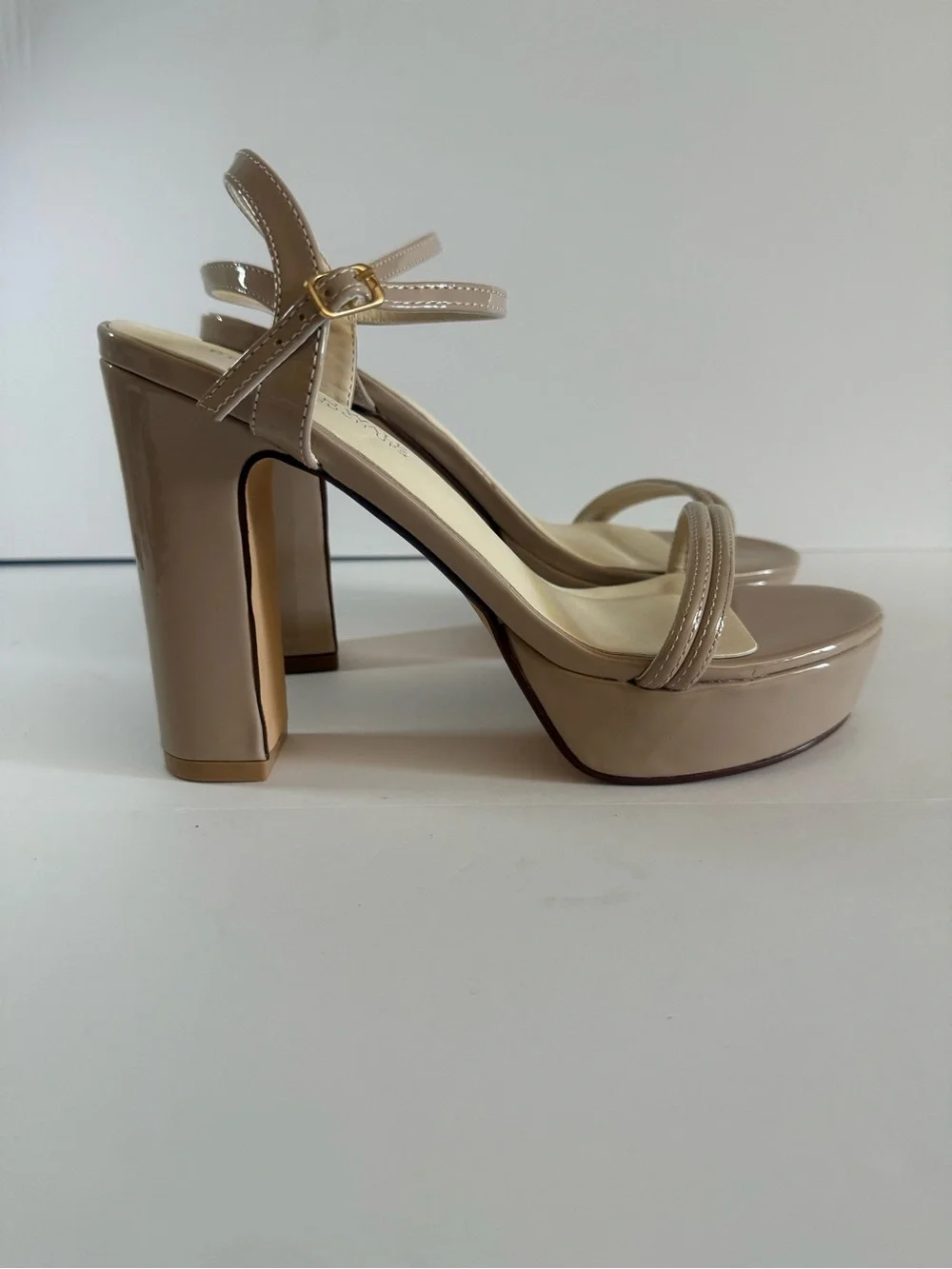 Benjamin Walk chic nude